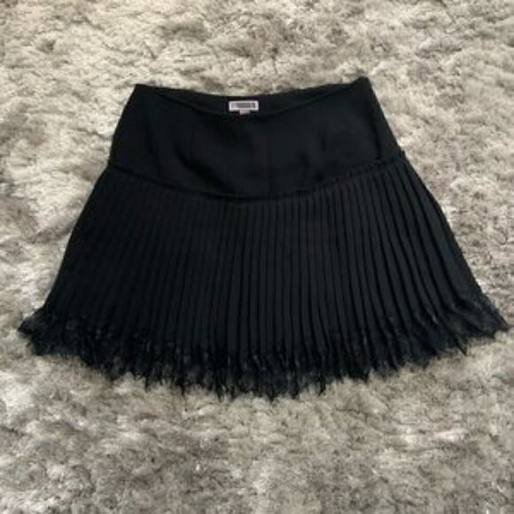 NWT Nordstrom Chelsea28 Pleated black Lace Mini Skirt Size 4 - Picture 3 of 6